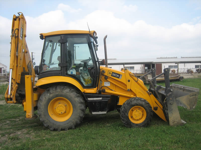 inchiriere BULDOEXCAVATOR JCB 3CX TIMISOARA